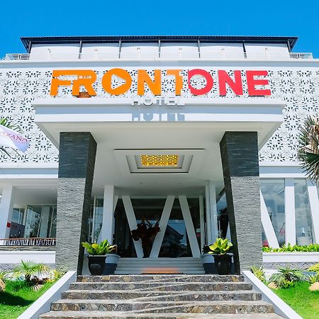 Front One Hotel Pamekasan Madura Luaran gambar
