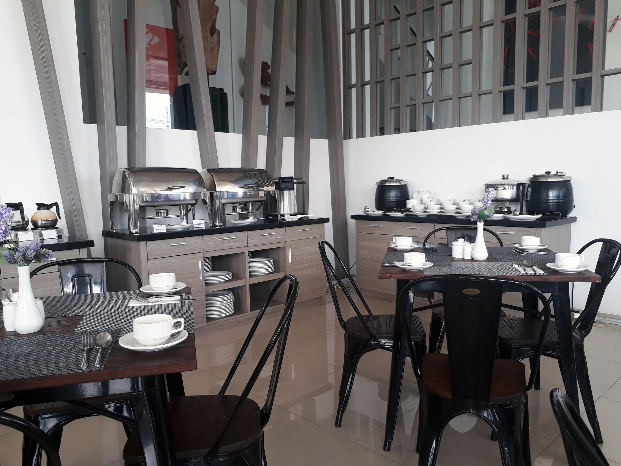 Front One Hotel Pamekasan Madura Luaran gambar