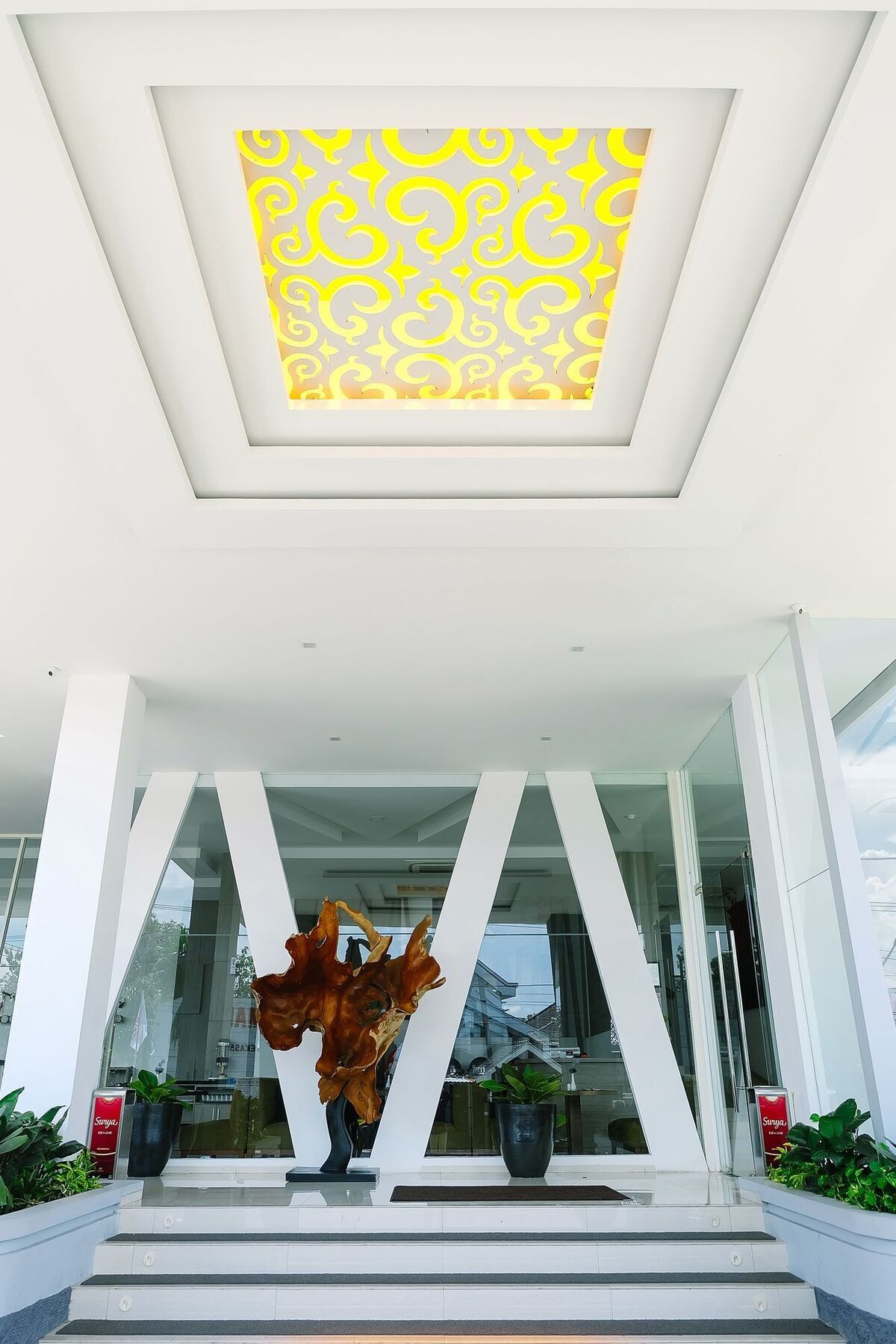 Front One Hotel Pamekasan Madura Luaran gambar