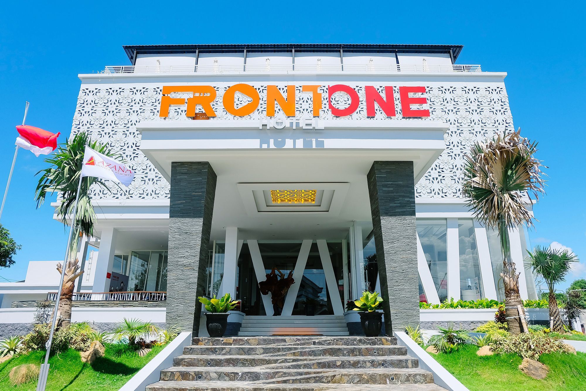 Front One Hotel Pamekasan Madura Luaran gambar